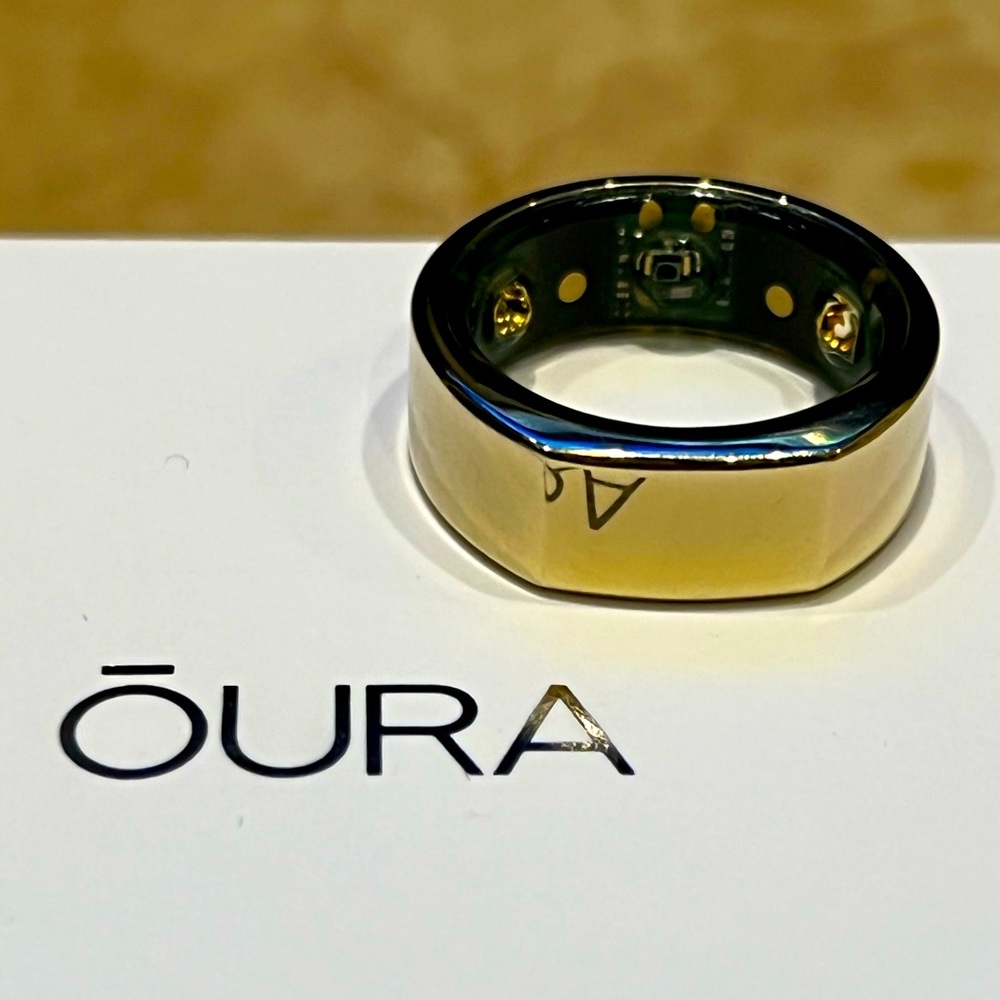 Oura Ring Gen 2 Gold Sz 8 - only 1 year old!